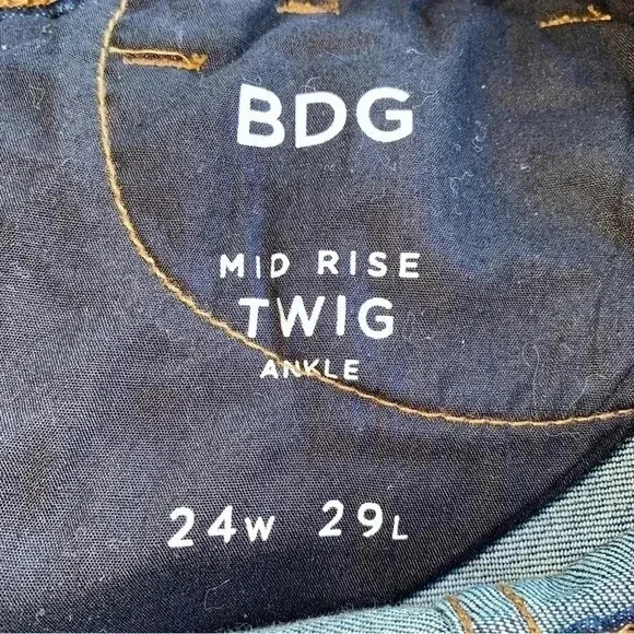 Bdg MID RISE TWIG ANKLE SIZE 24 Waist - Picture 3 of 5